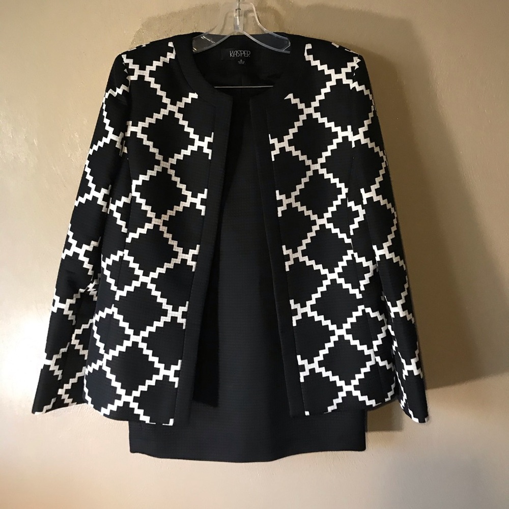 Kasper black/white skirt suit size 8, polyester